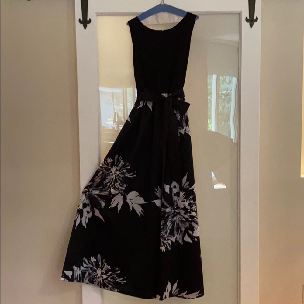 Ellen Tracy floral floor length ball gown